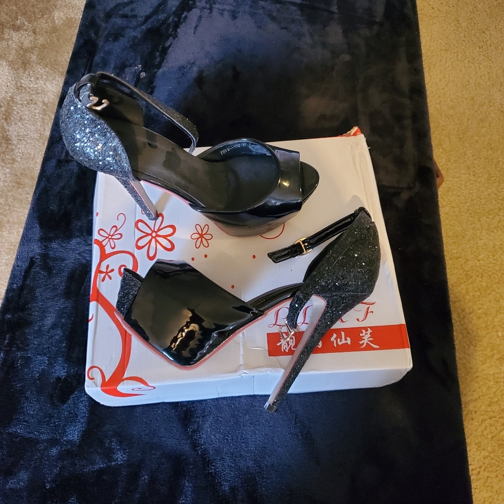 Shoes - Picture 2 of 2